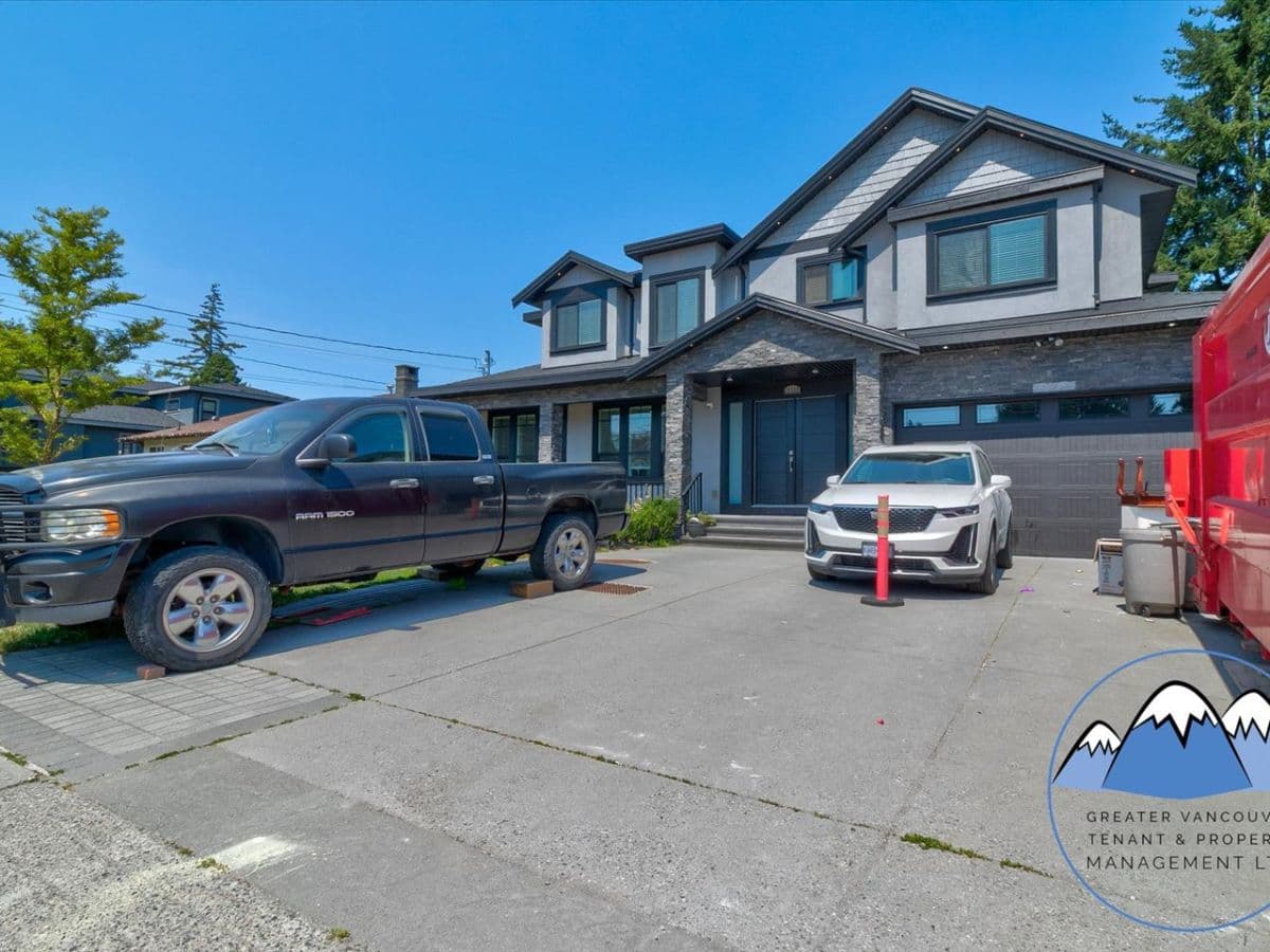 11165 80 Avenue, Delta (4 Bed + Den)